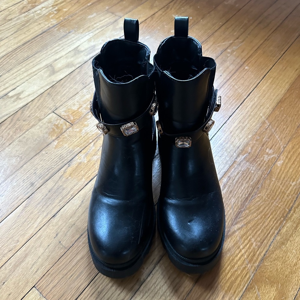 Boots - Picture 2 of 6